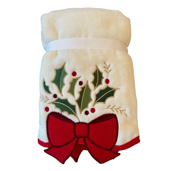 Wellesley Manor Christmas Decorative Bath Towel Embroidered Holly Red Bow New - Picture 16 of 16